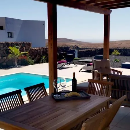 Casa Kira, Villa