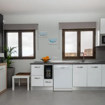 Casa Kira, *