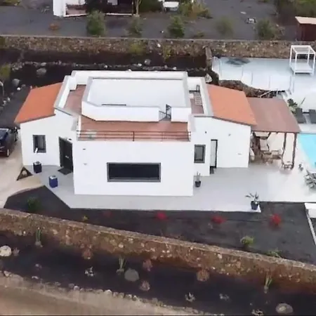 Casa Kira, *